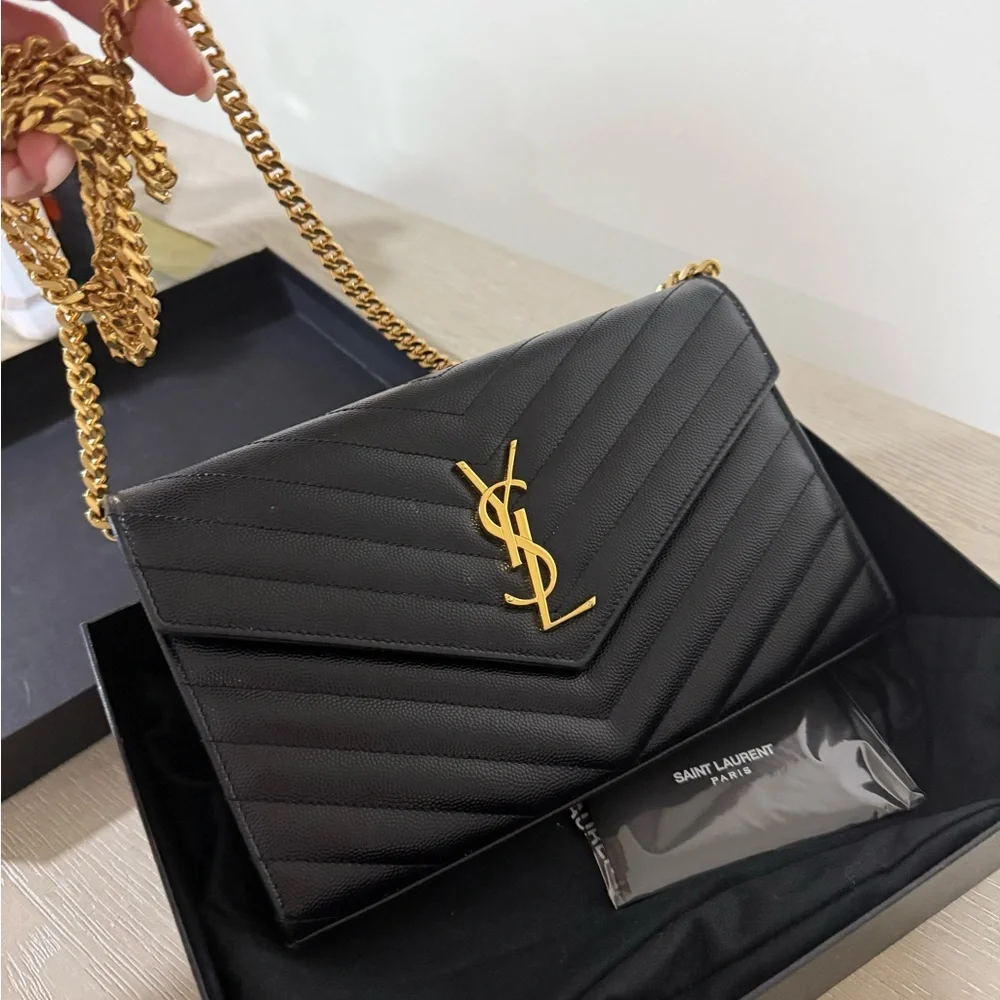 Saint Laurent Classic Cassandre Chain Wallet in Grain De Poudre Leather - Picture 2 of 4